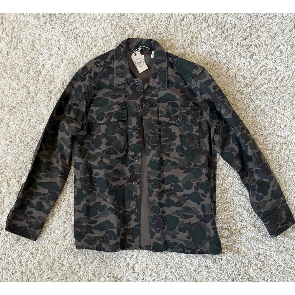 Levi's Camouflage Button-Up Jacket Size Small NWT